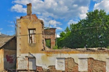 Два исторических здания на улице Труда в Пскове восстановят под апартаменты